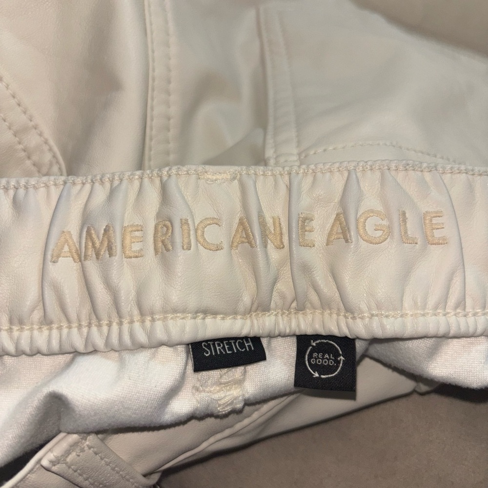 American Eagle Faux Leather Pleather Shorts Women’s Size 6 cream High Rise - Picture 9 of 11